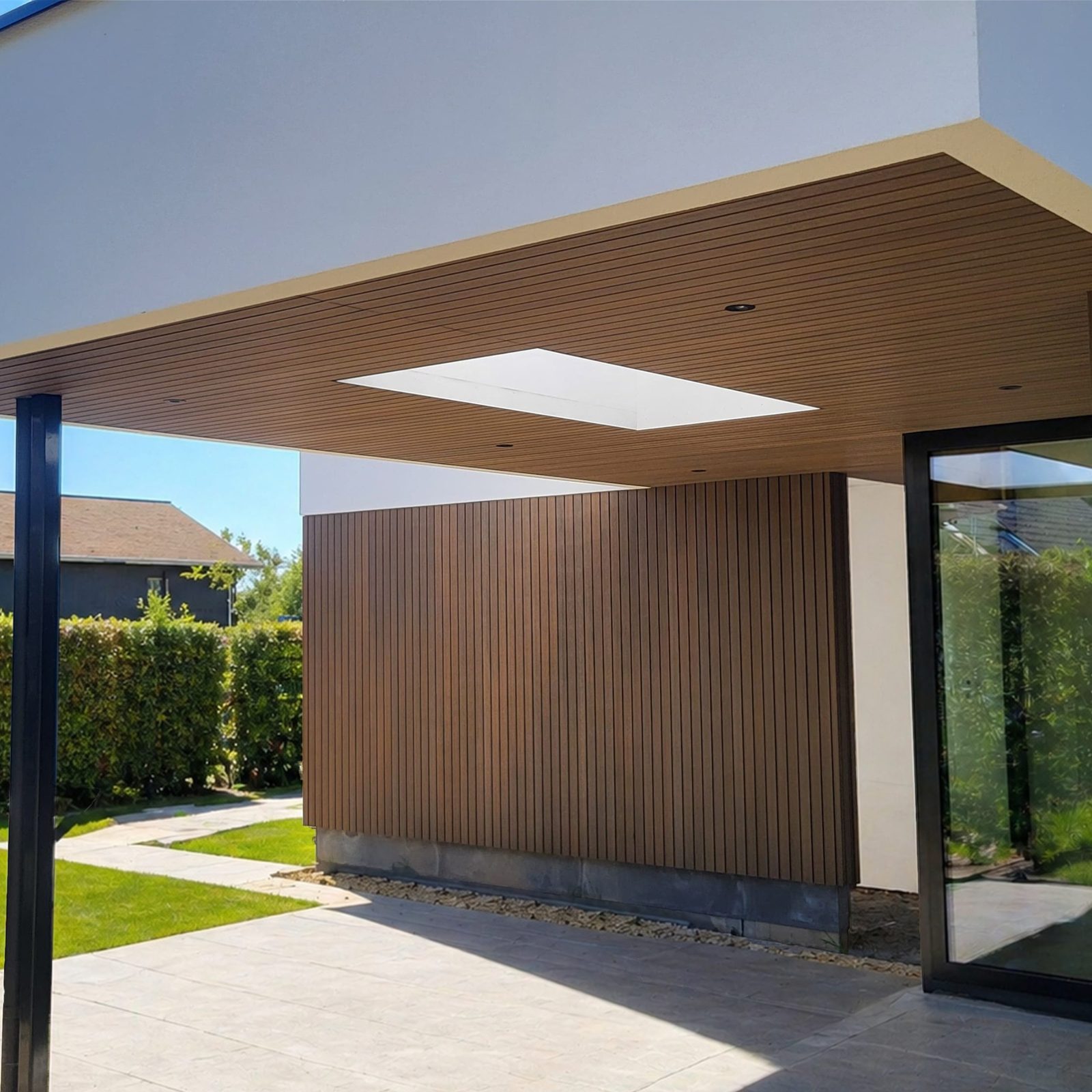 Carport and garden room clad in teak Rhombus slats